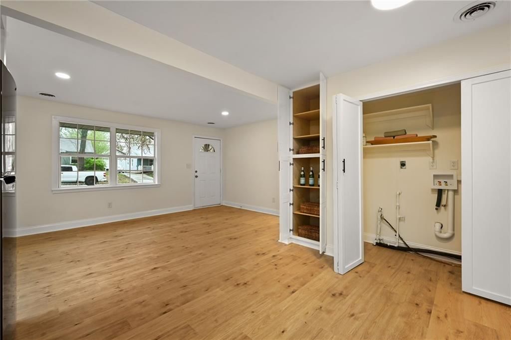 4913 Woodend Avenue — photo 8