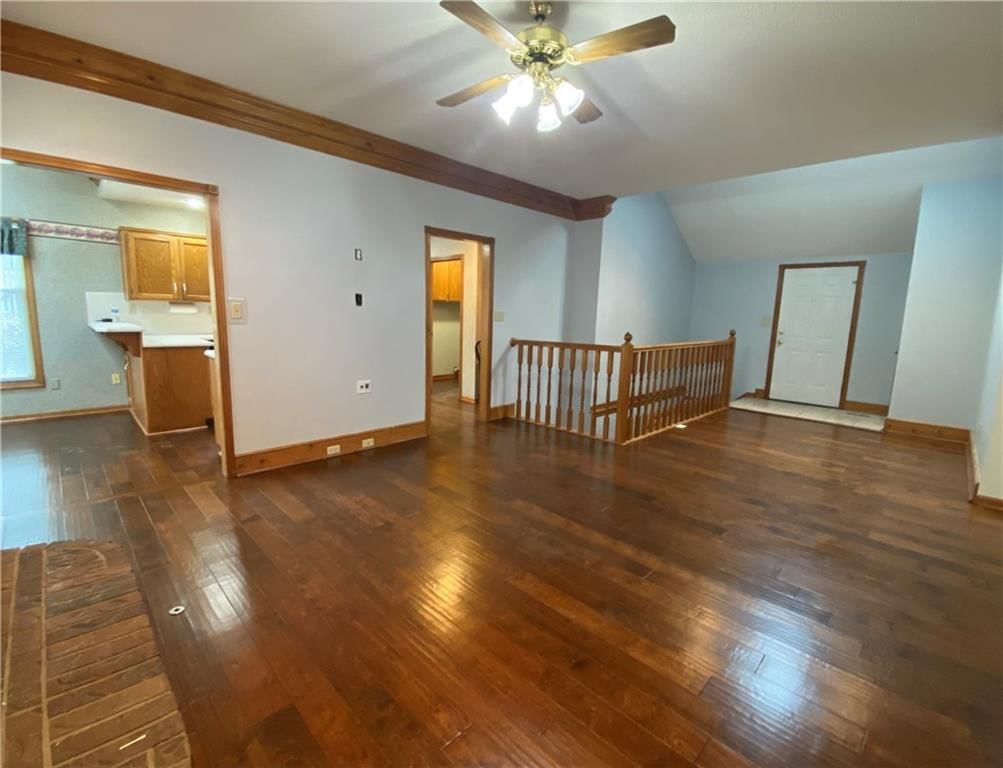 689 NE Clubhouse Drive — photo 5