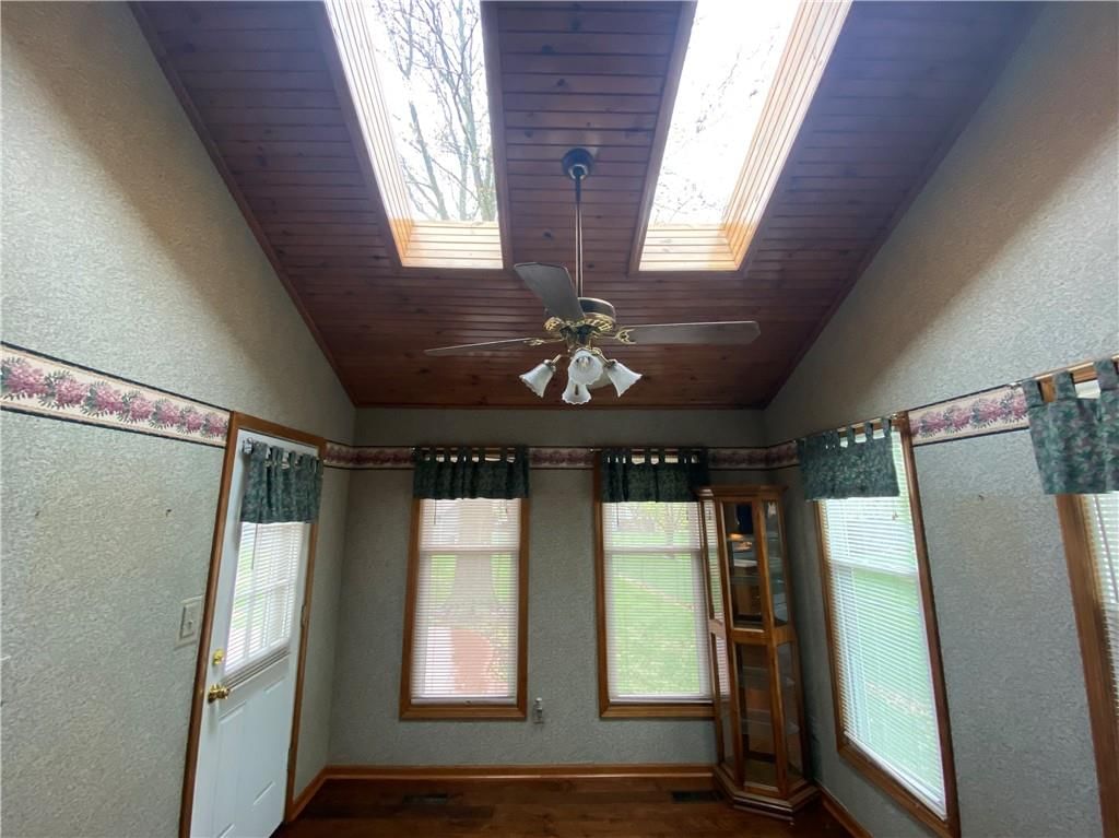 689 NE Clubhouse Drive — photo 10