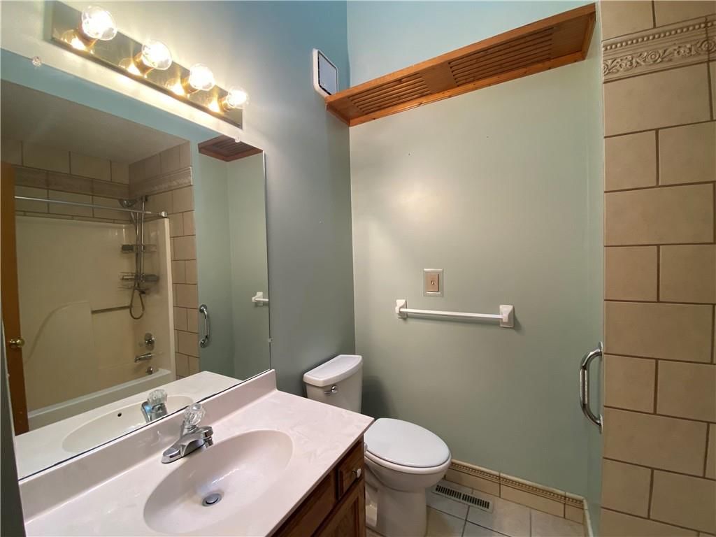 689 NE Clubhouse Drive — photo 12