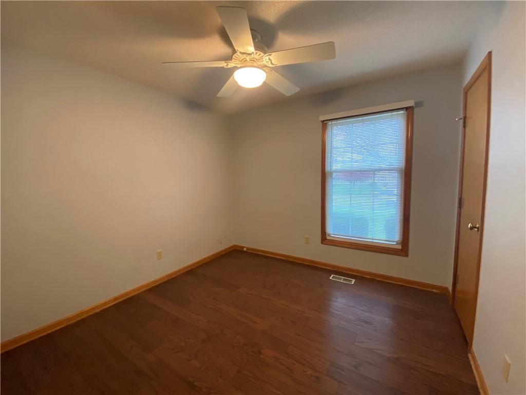 689 NE Clubhouse Drive — photo 13