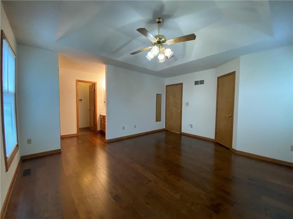 689 NE Clubhouse Drive — photo 15