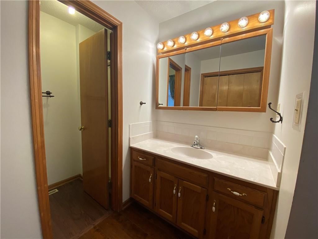 689 NE Clubhouse Drive — photo 16