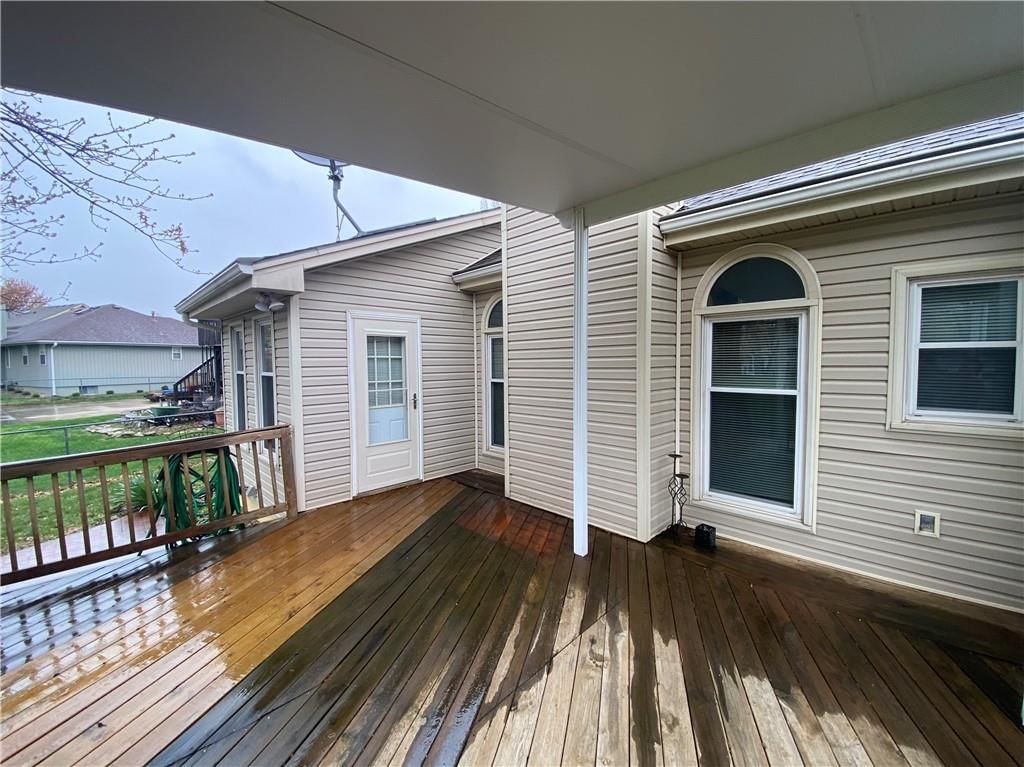 689 NE Clubhouse Drive — photo 24
