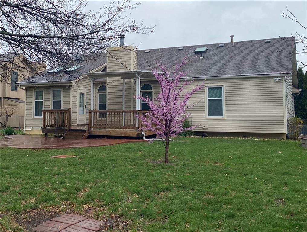 689 NE Clubhouse Drive — photo 28