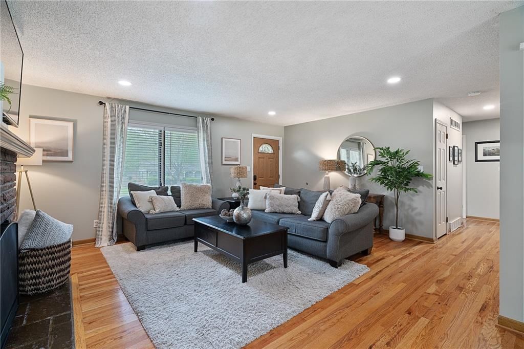 7914 W 92nd Terrace — photo 8