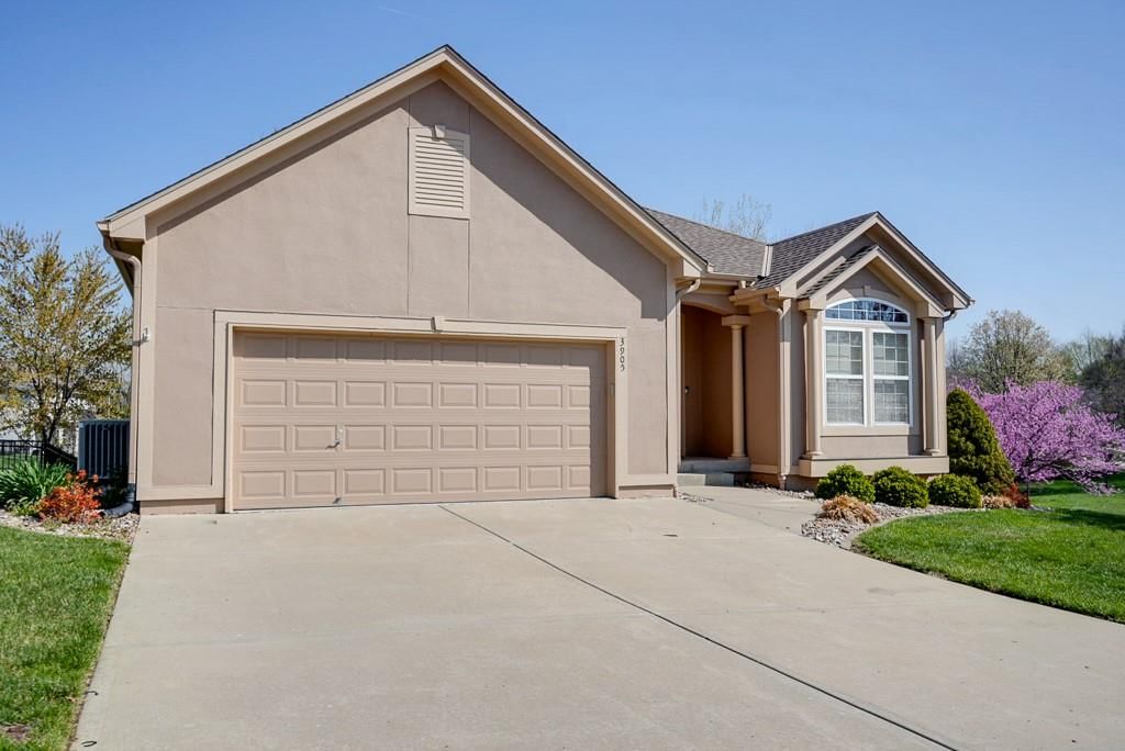 3905 NW Chapman Drive — photo 1