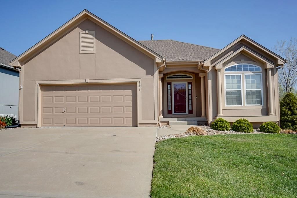 3905 NW Chapman Drive — photo 2