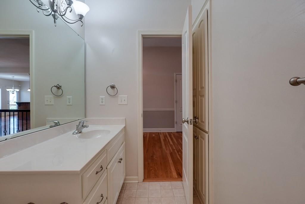 3905 NW Chapman Drive — photo 7