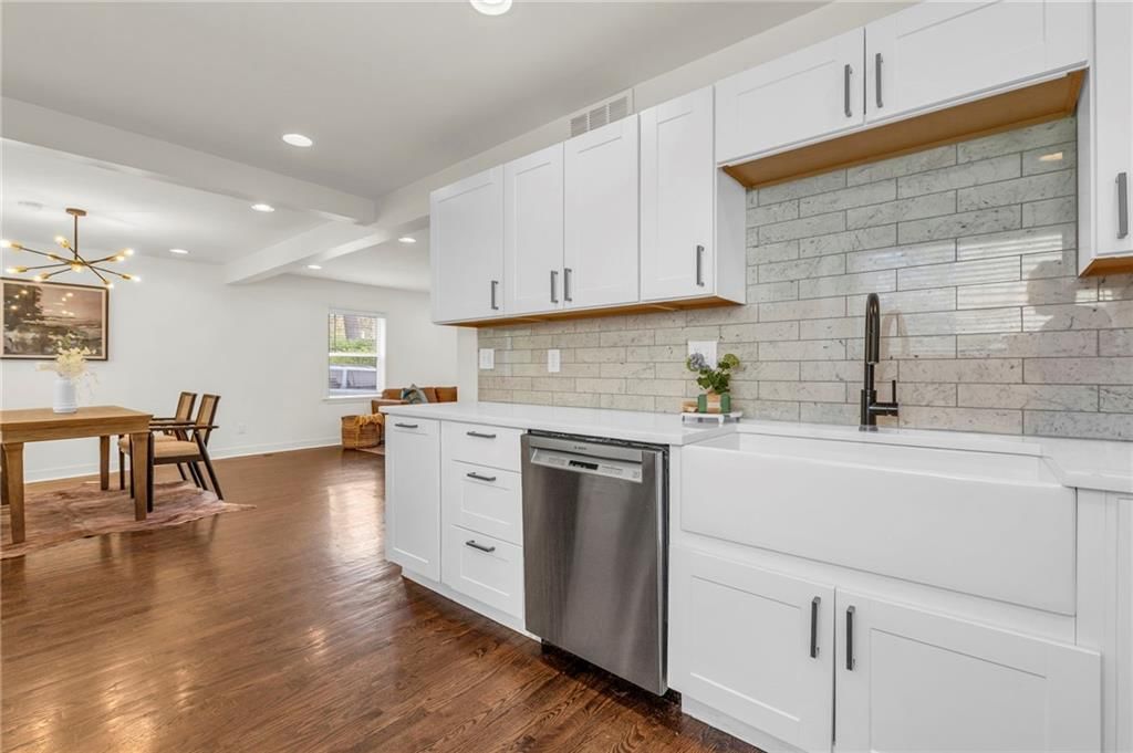 5147 Wyandotte Street — photo 4