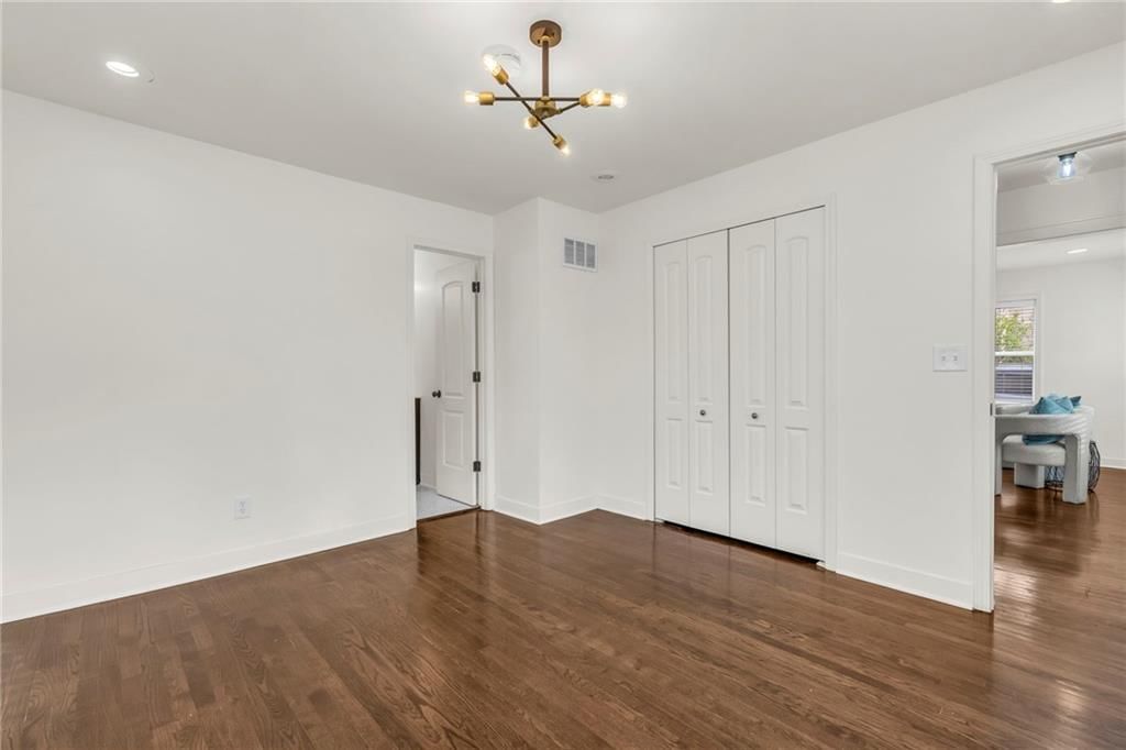 5147 Wyandotte Street — photo 24