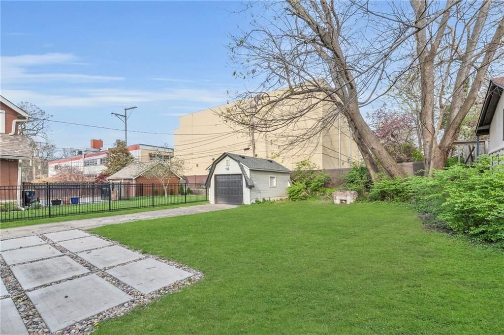 5147 Wyandotte Street — photo 27