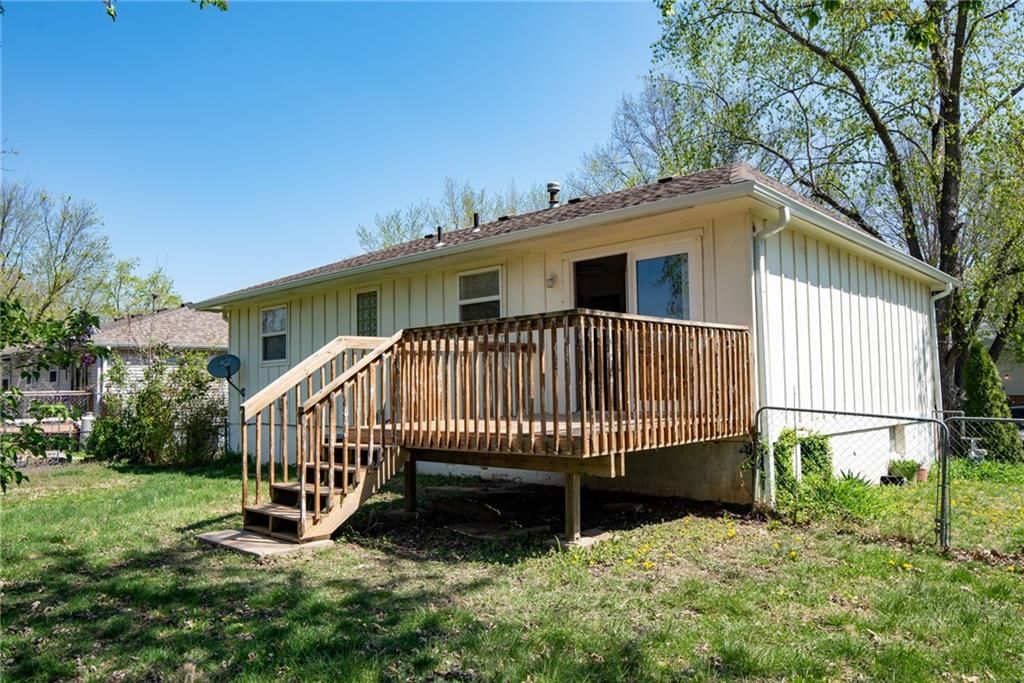208 NW Valley Drive — photo 5