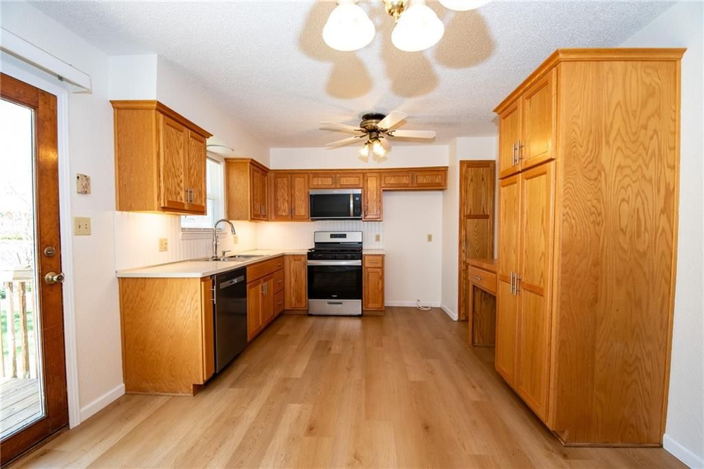 208 NW Valley Drive — photo 8