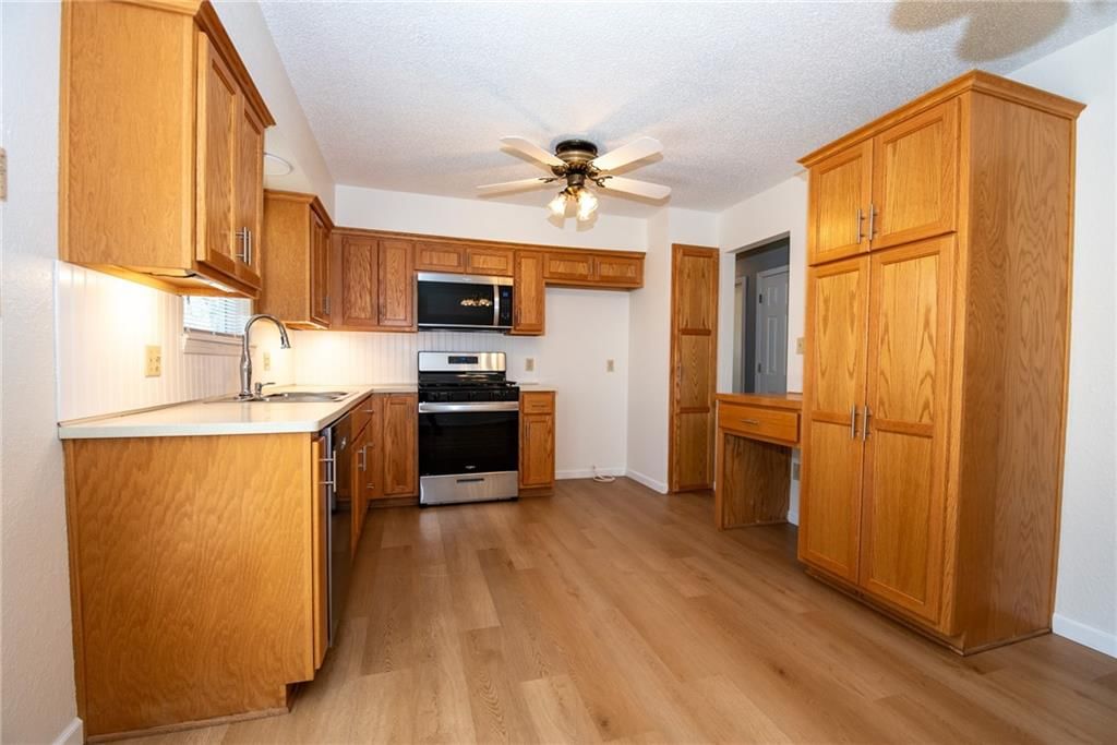 208 NW Valley Drive — photo 9