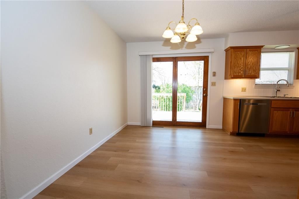 208 NW Valley Drive — photo 11