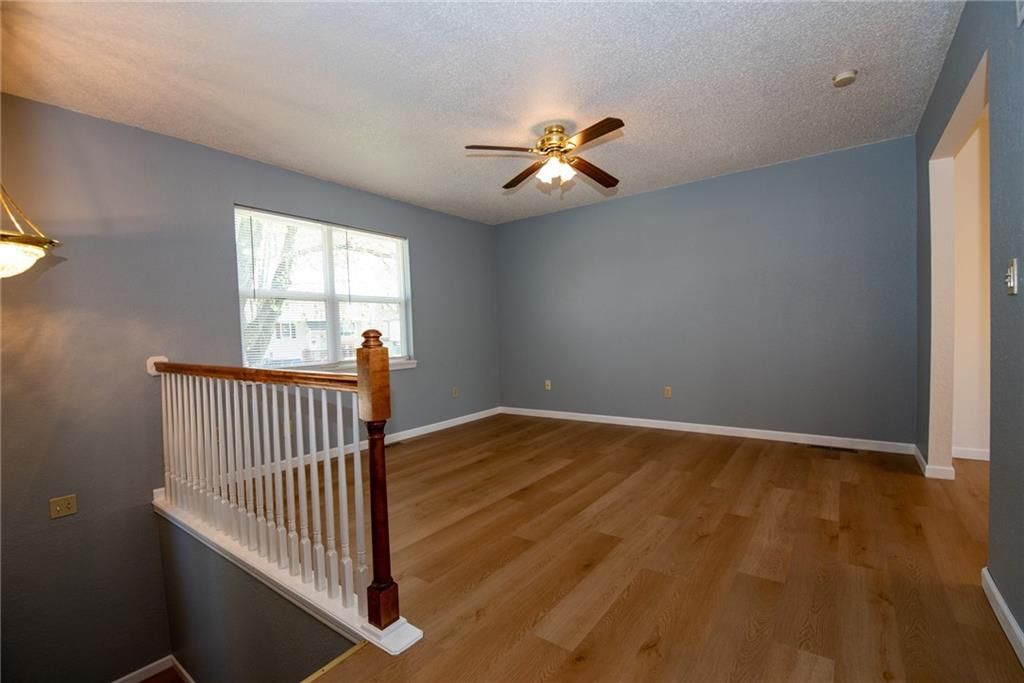 208 NW Valley Drive — photo 14