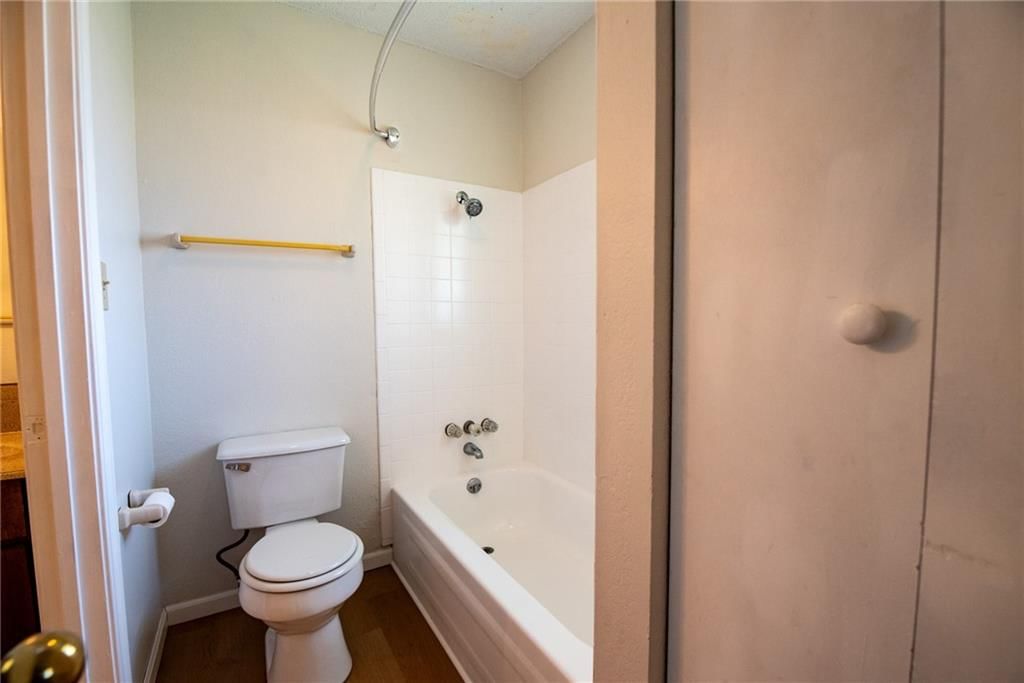208 NW Valley Drive — photo 16