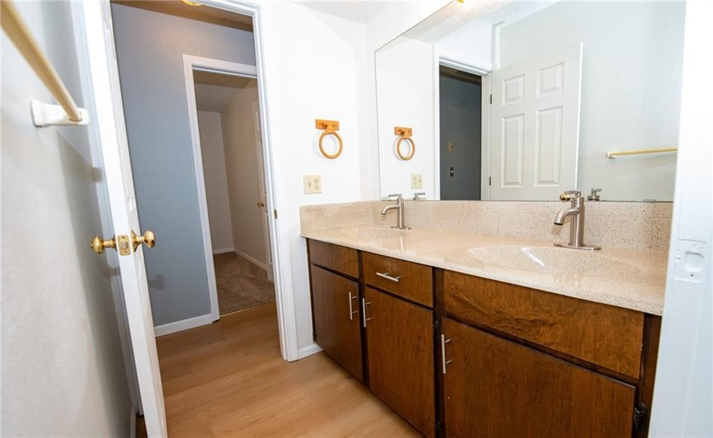 208 NW Valley Drive — photo 17