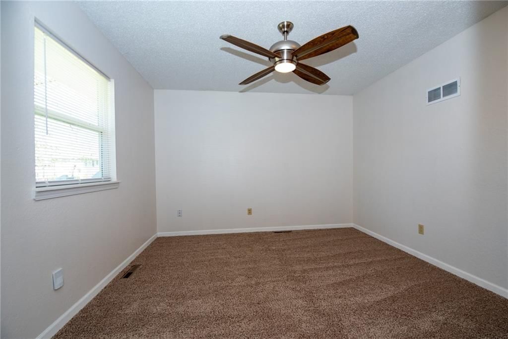208 NW Valley Drive — photo 18