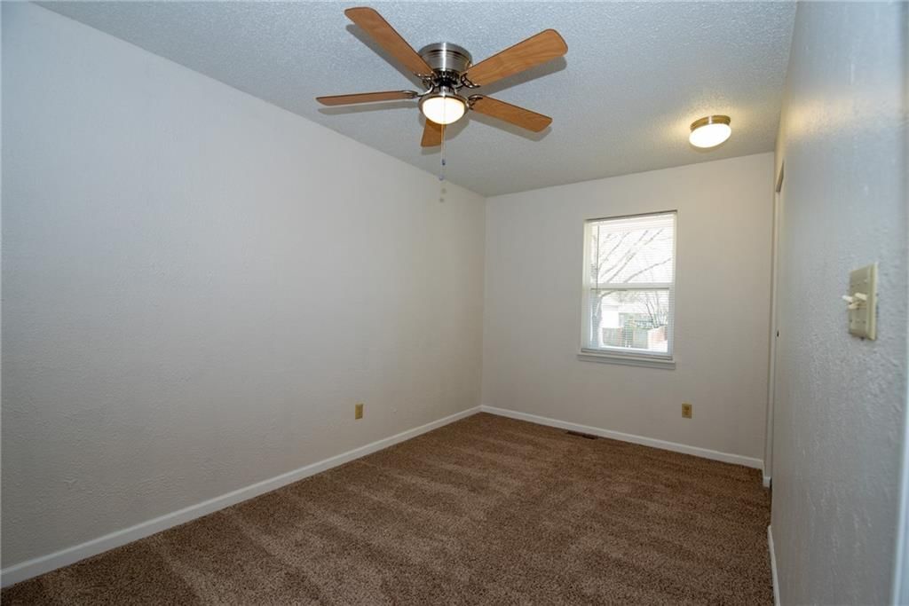 208 NW Valley Drive — photo 20