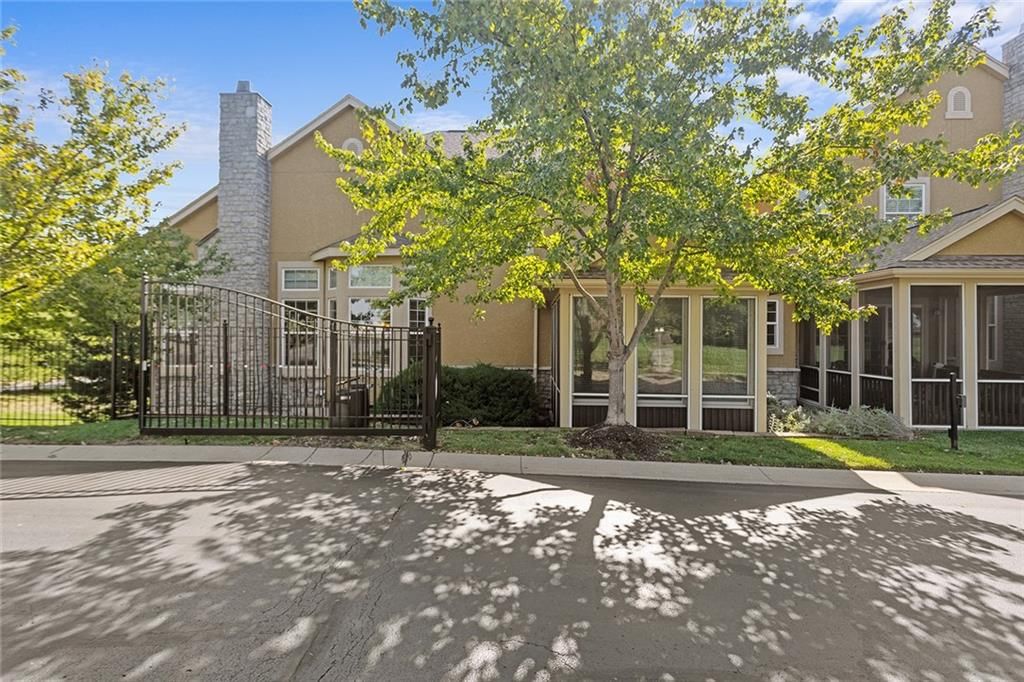 9807 Nieman Place — photo 33