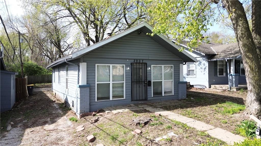 2907 E 61st Street, Kansas City, MO
