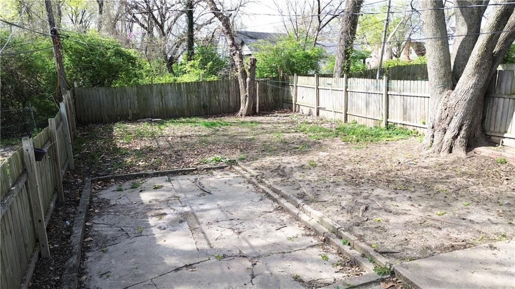 2907 E 61st Street — photo 10