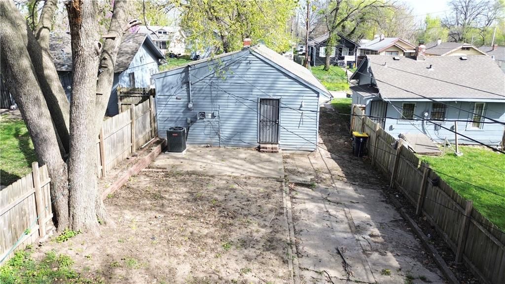 2907 E 61st Street — photo 11