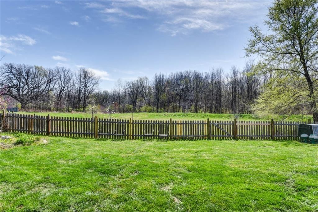 10751 N Laurel Avenue — photo 54