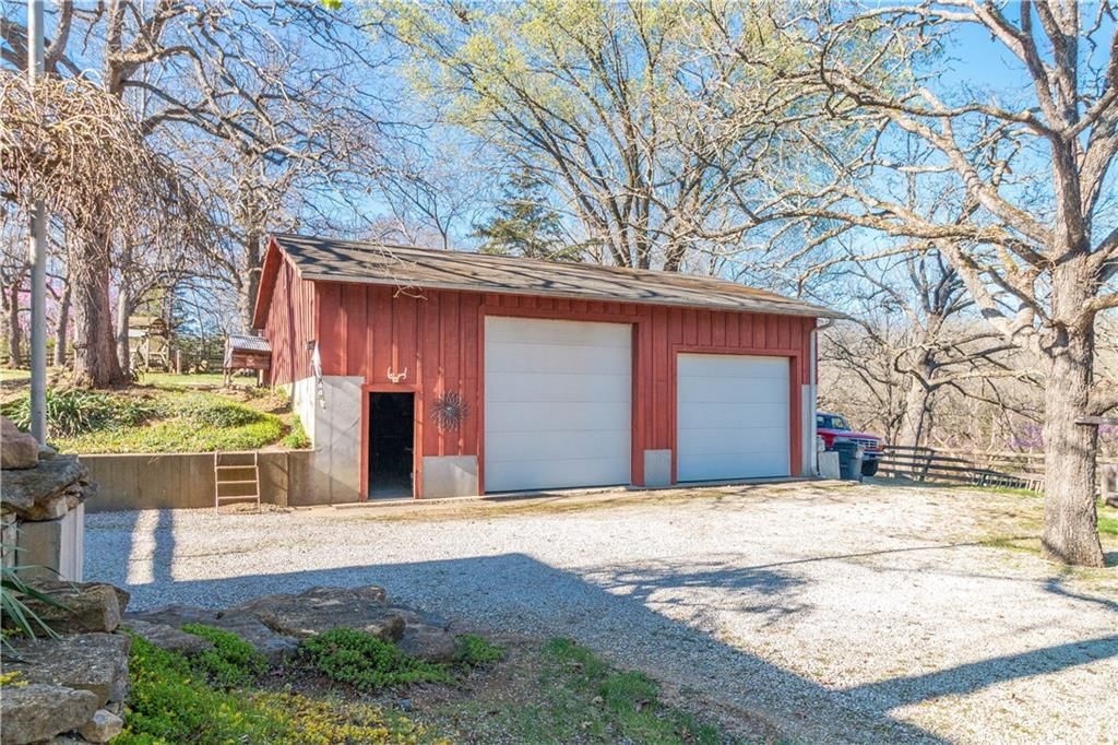 9014 S Buckner Tarsney Road — photo 29