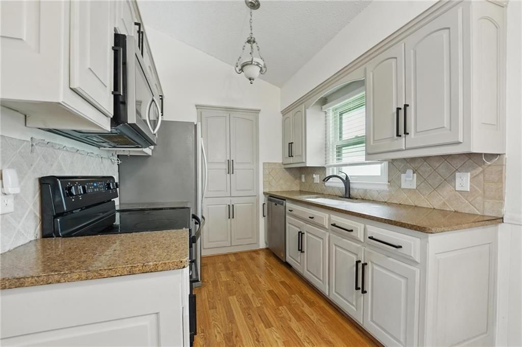 10417 W 73rd Terrace — photo 6