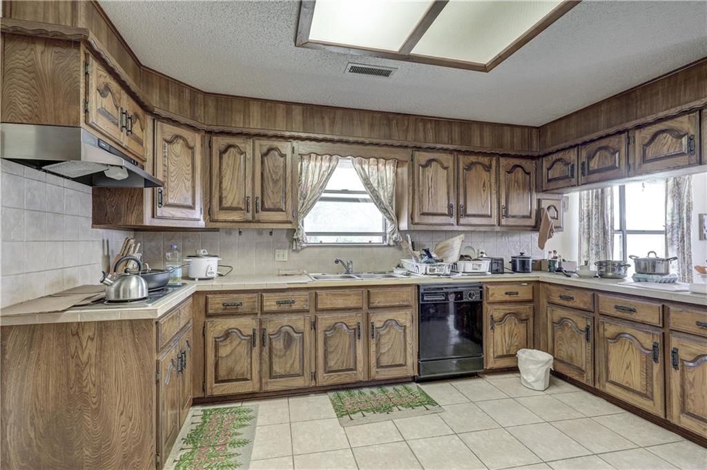 2301 S Stilwell Street — photo 11