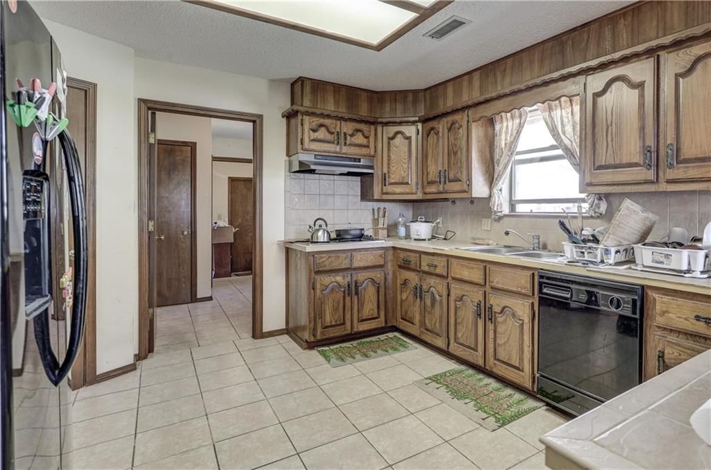 2301 S Stilwell Street — photo 12
