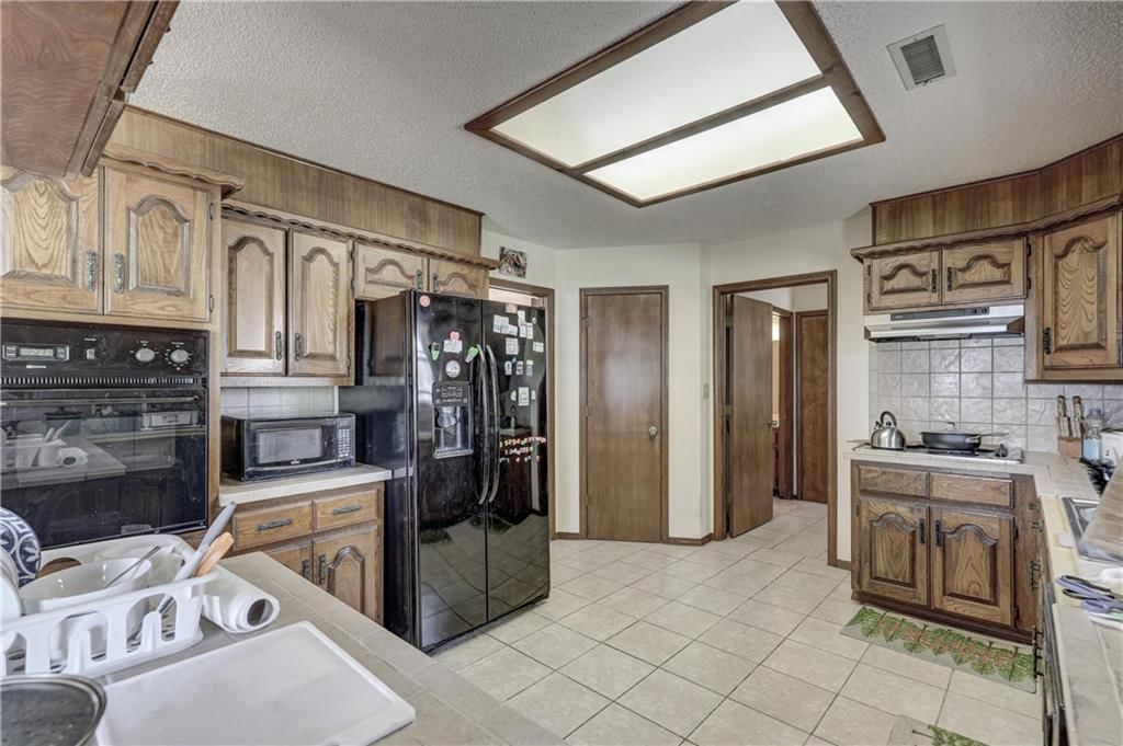 2301 S Stilwell Street — photo 13