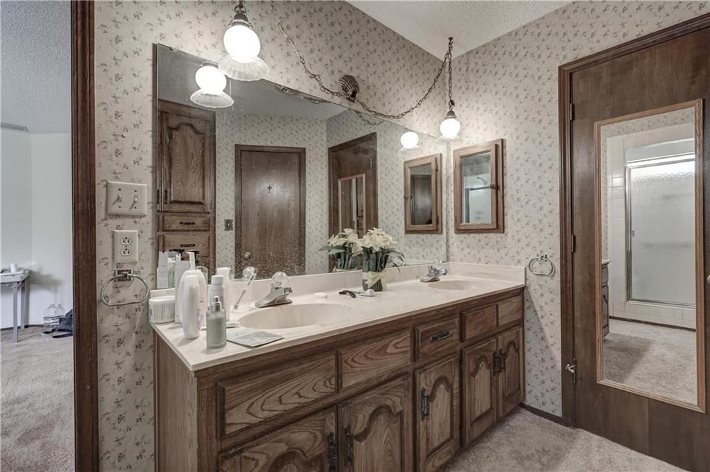 2301 S Stilwell Street — photo 30