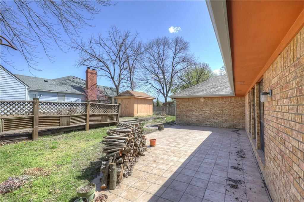 2301 S Stilwell Street — photo 35