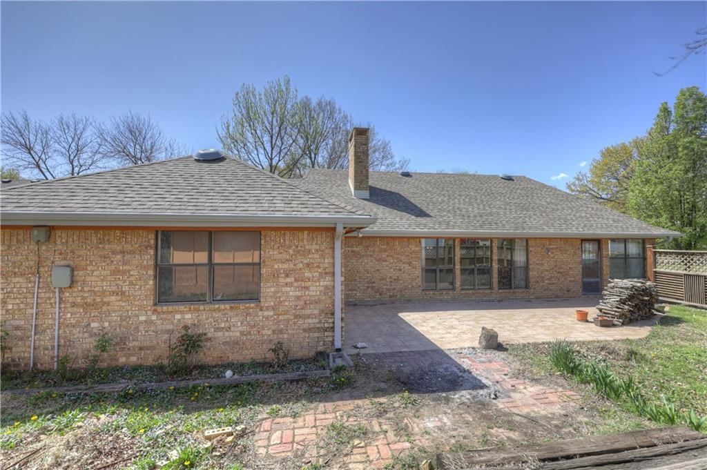 2301 S Stilwell Street — photo 37