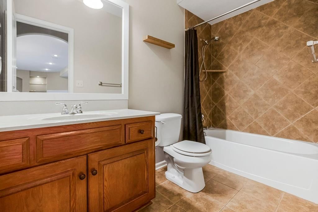11826 Delavan Avenue — photo 23