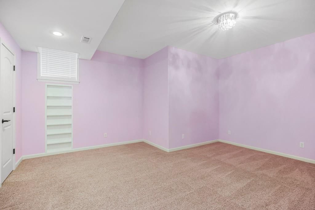 11826 Delavan Avenue — photo 24