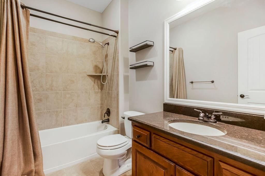 11826 Delavan Avenue — photo 25