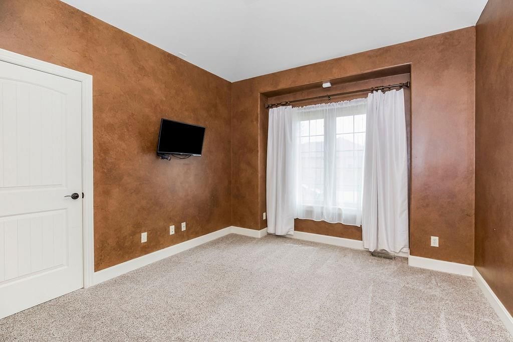 11826 Delavan Avenue — photo 26