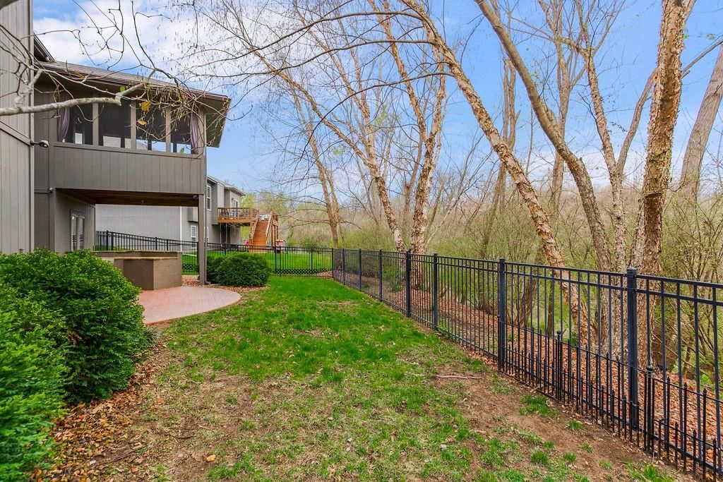 11826 Delavan Avenue — photo 27