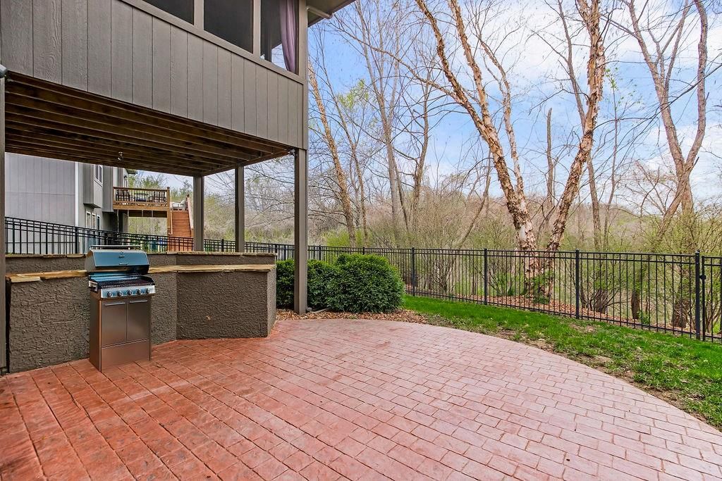 11826 Delavan Avenue — photo 30