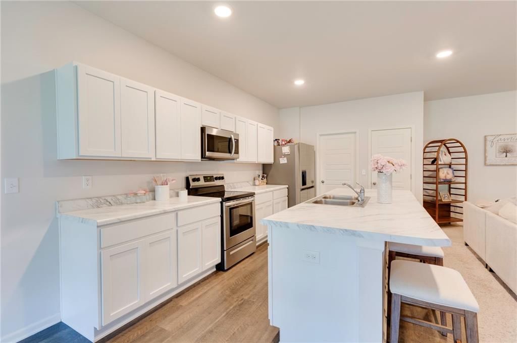 708 Roseberry Drive — photo 6