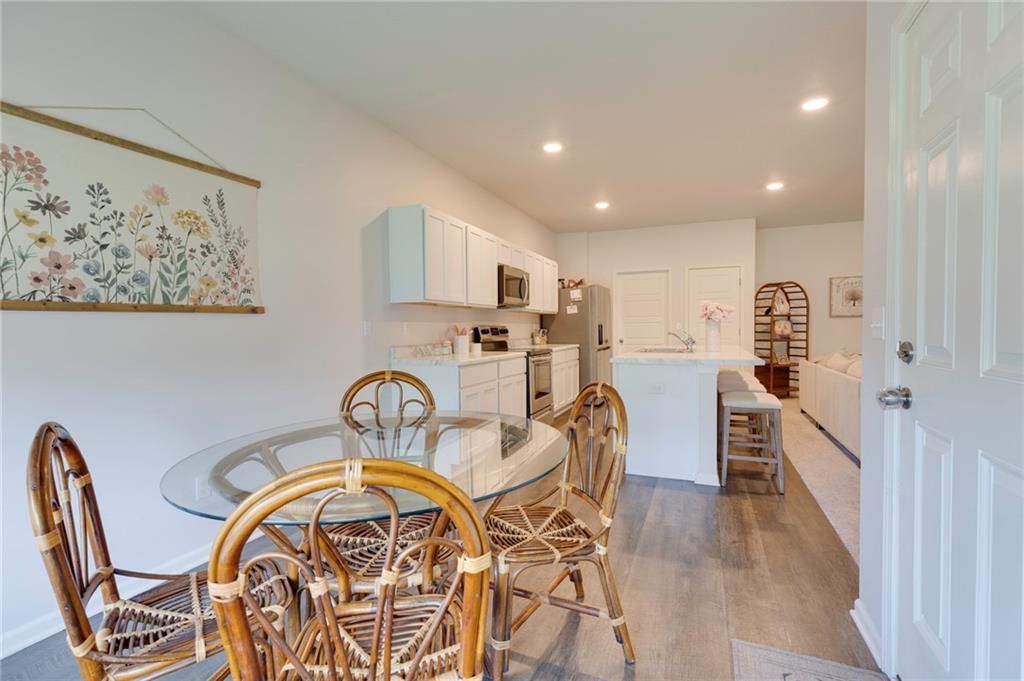 708 Roseberry Drive — photo 10
