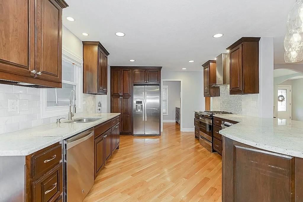 7700 W 100TH Terrace — photo 6