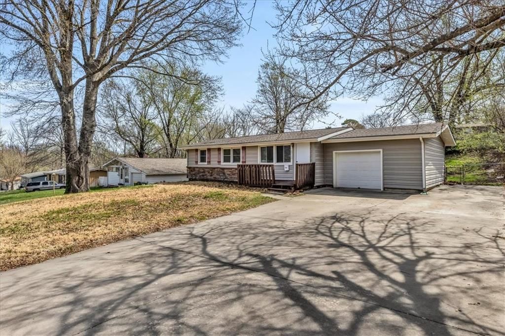 5713 N Woodland Avenue — photo 3