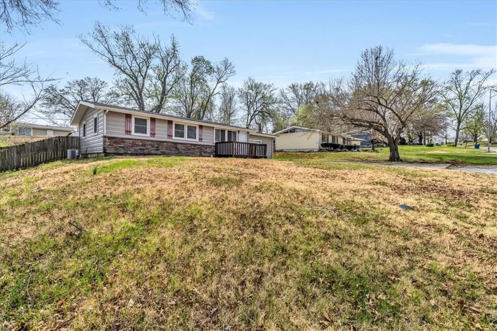 5713 N Woodland Avenue — photo 4