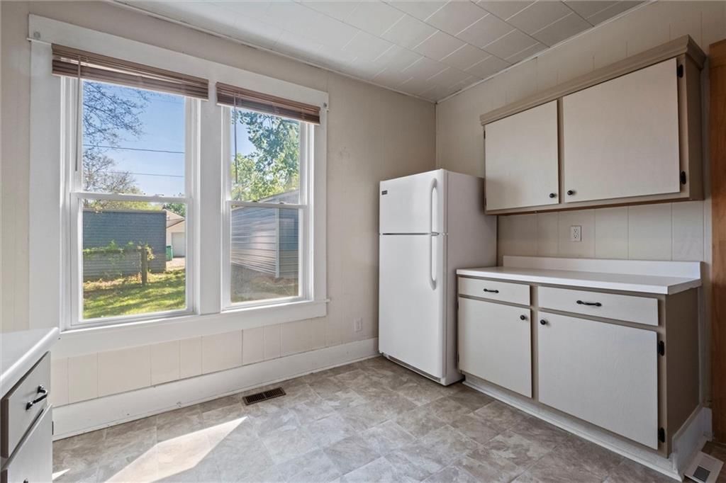 105 E Ottawa Street — photo 10